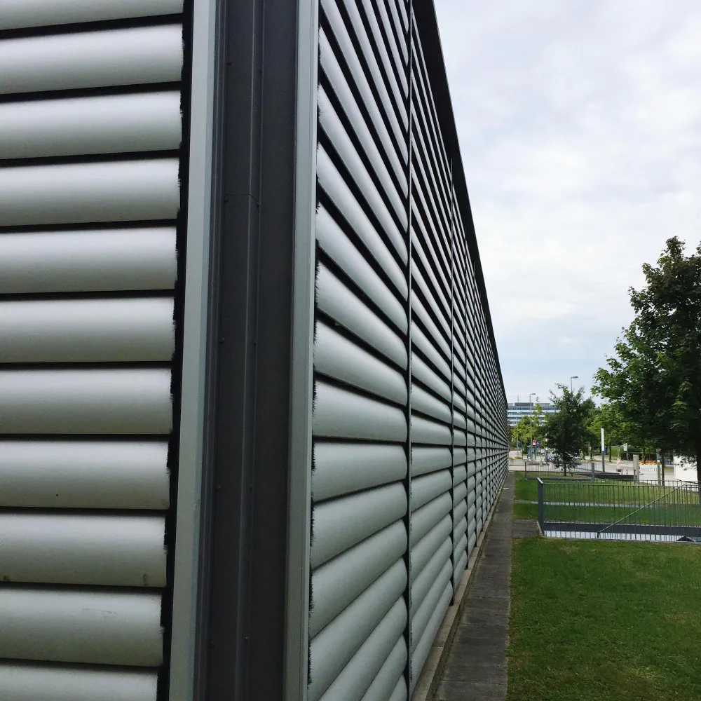 Serrurier 2 Savoies propose des services de serrurerie, installation de portes, portails industriels, volets roulants et mobilier urbain à Aix-les-Bains, Chambéry, Montmélian et La Motte-Servolex. Expertise locale et interventions rapides pour sécuriser tous vos espaces.